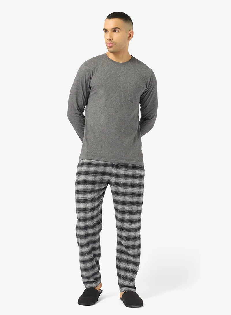 Robert Wood  Regular fit tee and Pant set for Men | Best Price UAE